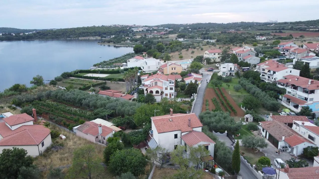 Apartments Ruzica Pomer
