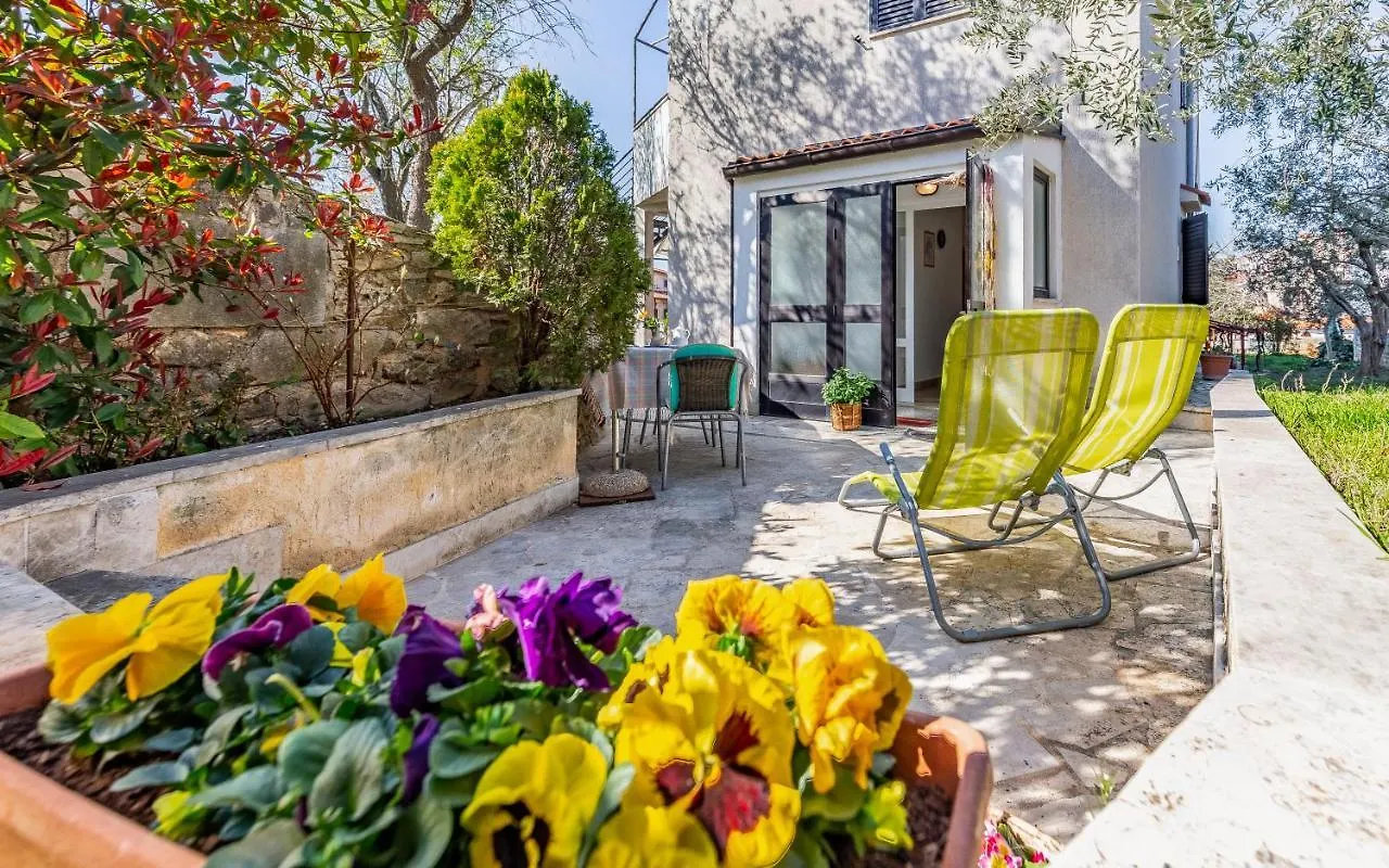 Apartments Ruzica Pomer