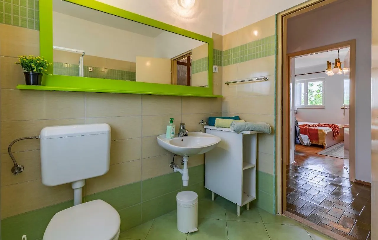 Apartments Ruzica Pomer 0*,