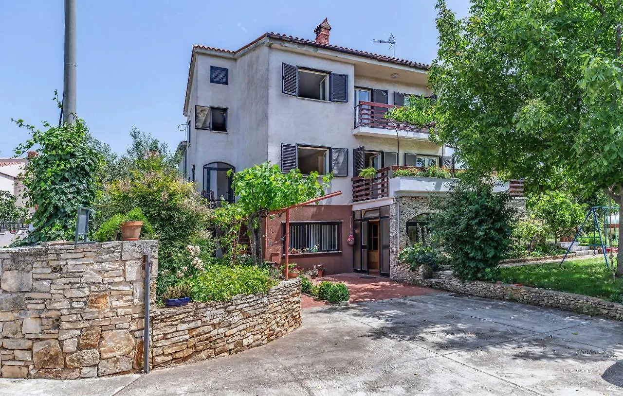Apartments Ruzica Pomer