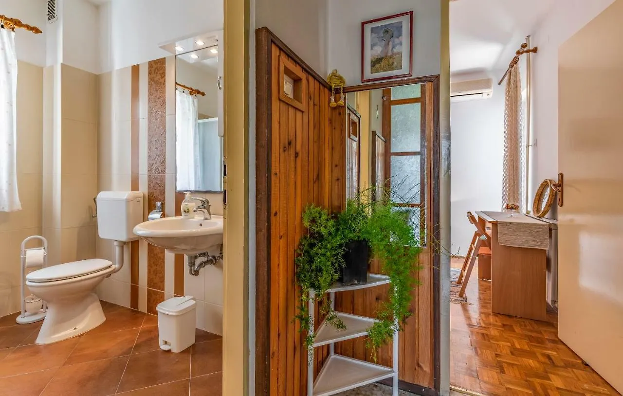 Apartments Ruzica Pomer