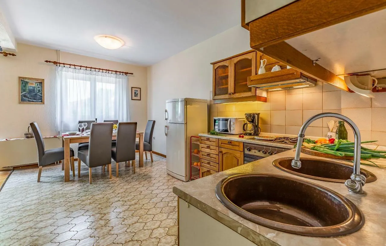 Apartments Ruzica Pomer 0*,