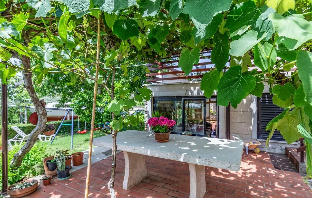 Apartments Ruzica Pomer 0*,