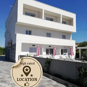 Apartmant & Rosa Medulin Gostinjska kuća